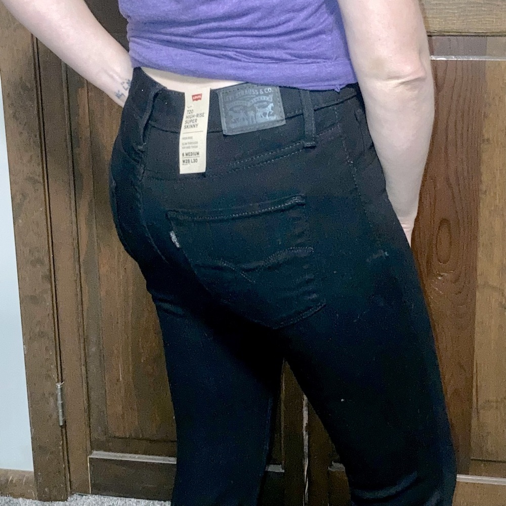 Levi’s 720 High Rise Super Skinny Black Wash 6 Medium / W28 L30